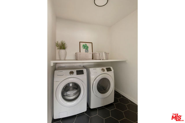 5361 Oakland Street, Los Angeles CA: https://media.crmls.org/mediaz/9a53373c-41e0-4993-b74a-54d4581437a8.jpg