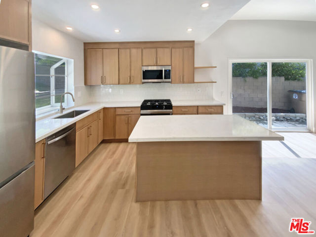 2230 La Crosse Circle, Claremont CA: https://media.crmls.org/mediaz/9a53814c-84be-47f2-a308-3535a4e7fd00.jpg