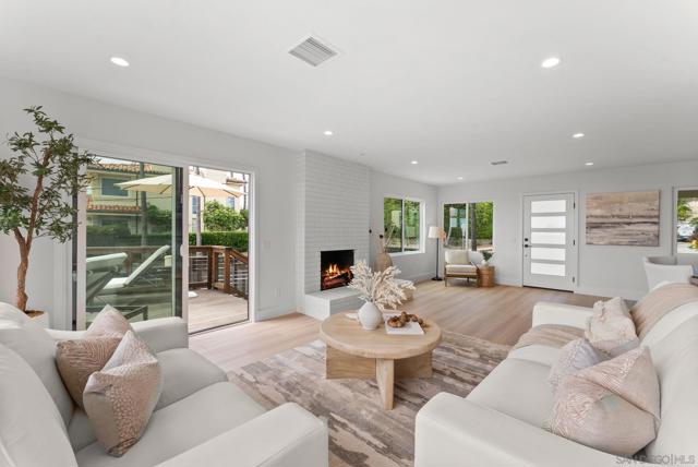 5576 Chelsea Ave, La Jolla CA: https://media.crmls.org/mediaz/9a53a219-bb01-4ca5-af0b-99eafd883704.jpg