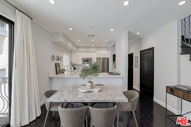 500 N Orlando Avenue, West Hollywood CA: https://media.crmls.org/mediaz/9a53c5b0-71b6-4806-bf41-5d1070a9108d.jpg
