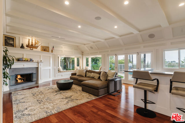 3819 Vista Linda Drive, Encino CA: https://media.crmls.org/mediaz/9a53ee2c-9b7d-46a8-9f30-53a1c90e2b4d.jpg
