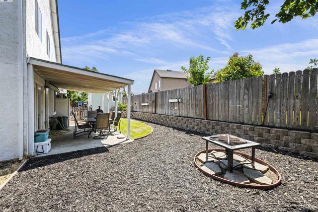 1860 Concannon Dr, Oakley CA: https://media.crmls.org/mediaz/9a543e57-9d29-4f67-a404-c4936def7121.jpg