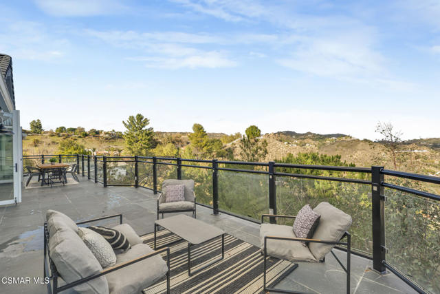 54 Saddlebow Road, Bell Canyon CA: https://media.crmls.org/mediaz/9a54e36d-2ecb-4ae9-83c3-178268f95179.jpg