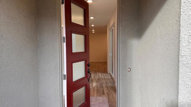 2817 Earthened Walk, Sacramento CA: https://media.crmls.org/mediaz/9a55414d-5439-4438-bcb9-da62c8b79f04.jpg
