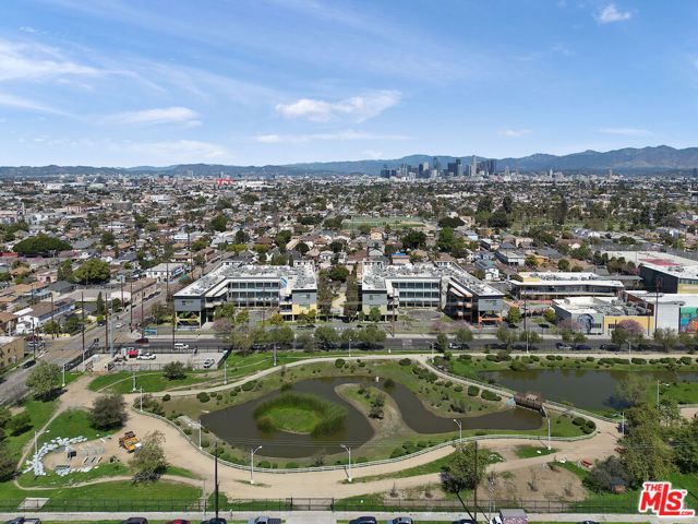 320 E 55th Street, Los Angeles CA: https://media.crmls.org/mediaz/9a554b23-3705-41a2-9195-0ae9f368df8f.jpg