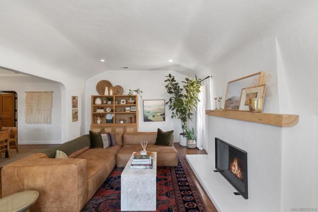 4826 Biona Dr, San Diego CA: https://media.crmls.org/mediaz/9a554c4f-25c8-4966-b225-7785d0a0dc8a.jpg