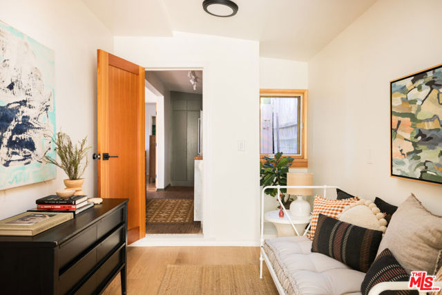 4825 Glenalbyn Drive, Los Angeles CA: https://media.crmls.org/mediaz/9a5565e0-3083-43d3-b0e5-3c0f8a5ad1ef.jpg