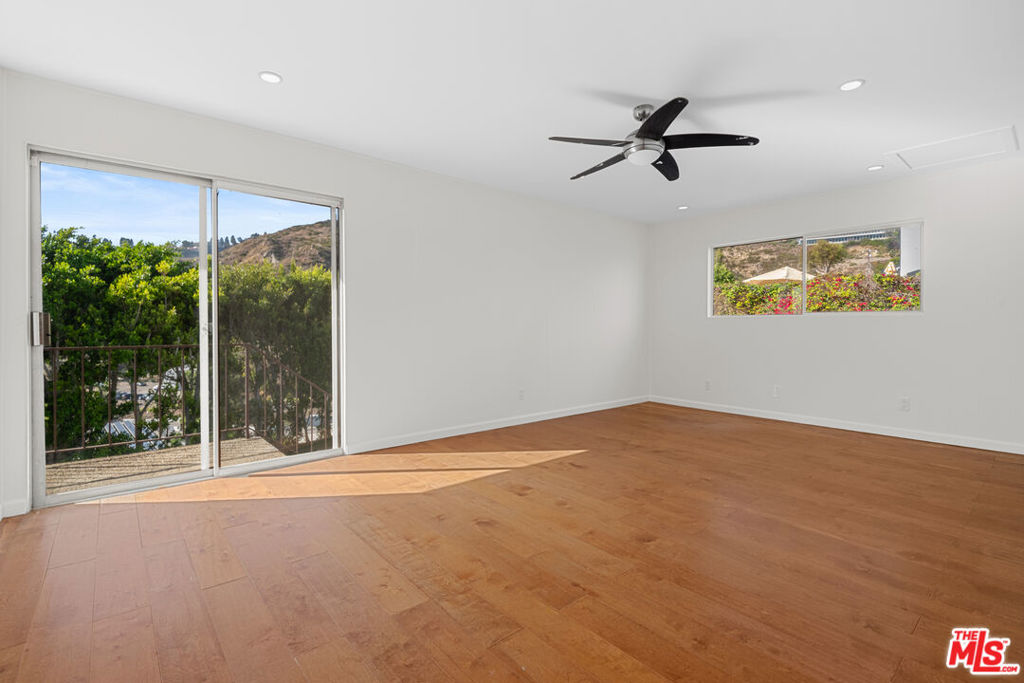 Thumbnail 28
