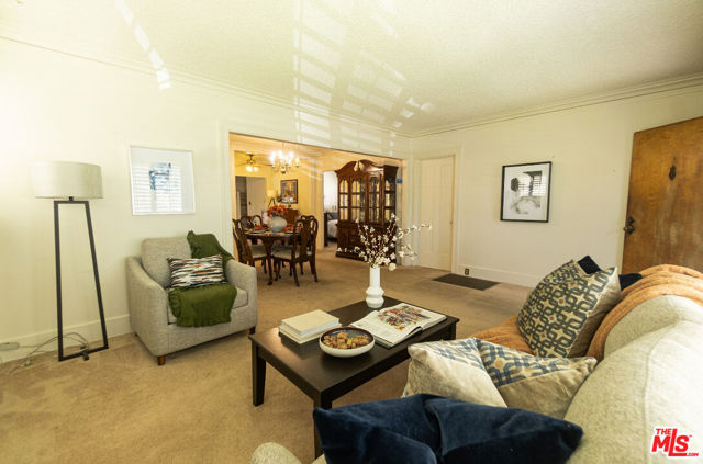 5017 5th Avenue, Los Angeles CA: https://media.crmls.org/mediaz/9a5629eb-05e2-4790-aecb-827c8f9b6cd3.jpg