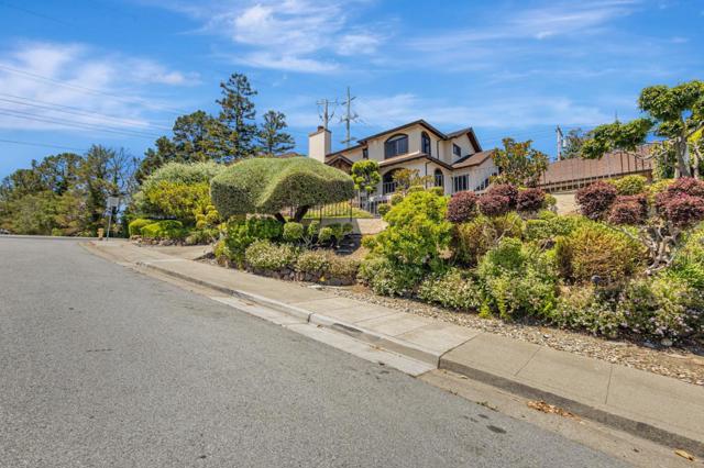 800 26th Avenue, San Mateo CA: https://media.crmls.org/mediaz/9a56660c-b3ad-484f-a56e-994cbbcbc472.jpg