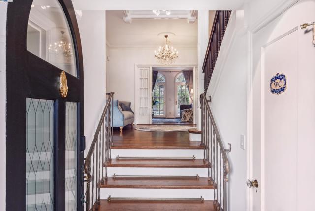 Image 11 of 59 For 806 Northvale Rd