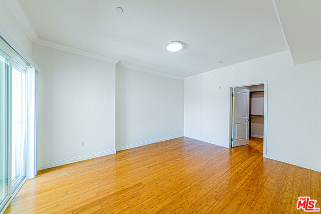 3061 W 12th Place, Los Angeles CA: https://media.crmls.org/mediaz/9a5763e6-eccf-4b78-b8b5-7a68eaa97688.jpg