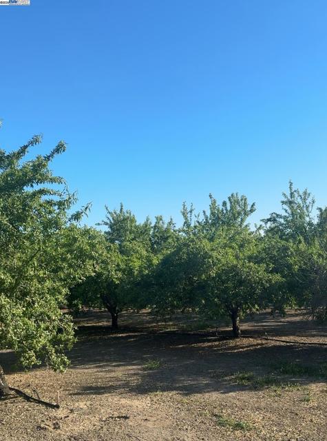 Listing Details for 550 Wright Rd, Tracy, CA 95304