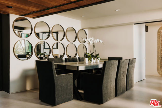 1509 Amalfi Drive, Pacific Palisades CA: https://media.crmls.org/mediaz/9a581d09-4116-4040-bf2e-5319f4f809f9.jpg