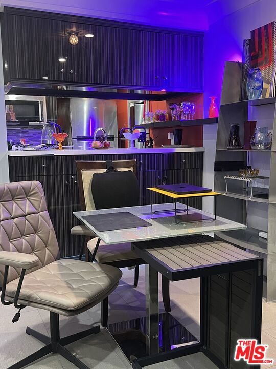 950 N Kings Road, West Hollywood CA: https://media.crmls.org/mediaz/9a5823a2-740b-4feb-a98d-2f25ed88701e.jpg