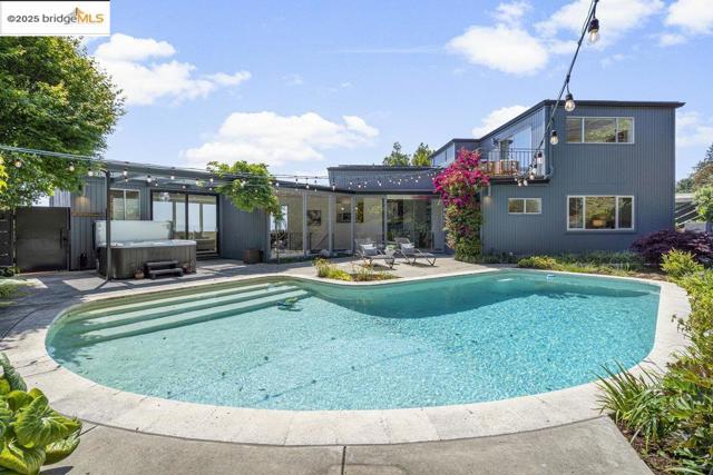 8715 Don Carol Drive, El Cerrito CA: https://media.crmls.org/mediaz/9a583f36-adcb-4c07-91ee-f858d2abd679.jpg