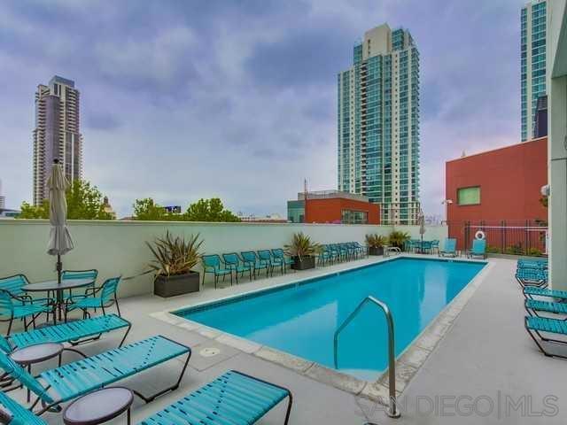 1240 India St, San Diego CA: https://media.crmls.org/mediaz/9a584950-7157-4871-ba93-e17de48eb409.jpg
