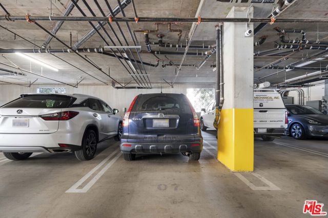 900 S Kenmore Avenue, Los Angeles CA: https://media.crmls.org/mediaz/9a586408-a26c-45ca-88ed-3aea8d0c0846.jpg