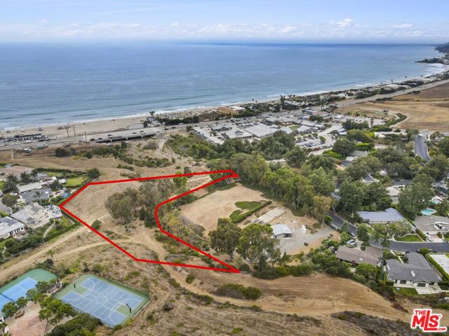 30720 Morning View Drive, Malibu CA: https://media.crmls.org/mediaz/9a58abfb-9067-402e-90cb-a0ee12ebc9fc.jpg