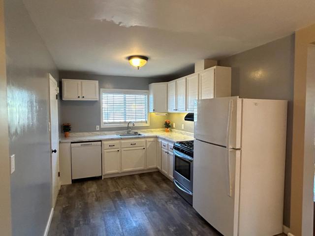 196 Surf Street, Pacifica CA: https://media.crmls.org/mediaz/9a58f46b-8468-4c29-9004-8ad05933731f.jpg