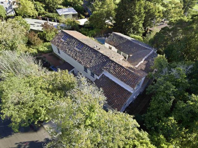 44 Highgate Rd, Kensington CA: https://media.crmls.org/mediaz/9a59126f-18c7-4345-ac1c-0b0ec0ec6f42.jpg