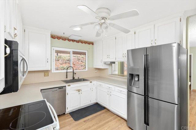 Detail Gallery Image 12 of 45 For 1569 Robyn Rd, Escondido,  CA 92025 - 4 Beds | 2/1 Baths