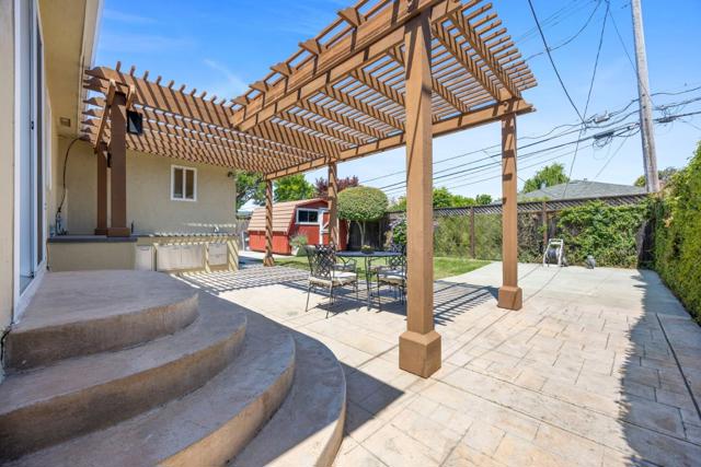 313 Del Rosa Way, San Mateo CA: https://media.crmls.org/mediaz/9a59f91c-c874-490e-aa62-20621c269159.jpg