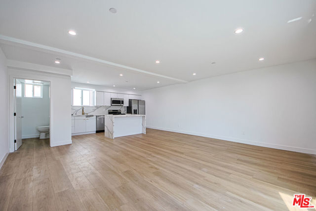 1636 Longwood Avenue, Los Angeles CA: https://media.crmls.org/mediaz/9a59fbb8-be6b-4730-a2ab-bfaea82b6da0.jpg