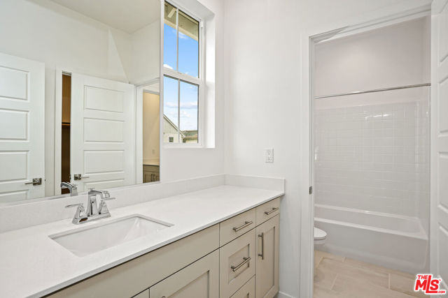 13889 Bell Way, Fontana CA: https://media.crmls.org/mediaz/9a5a380d-b334-4fc1-b3d7-4a8a5fe3b1f0.jpg