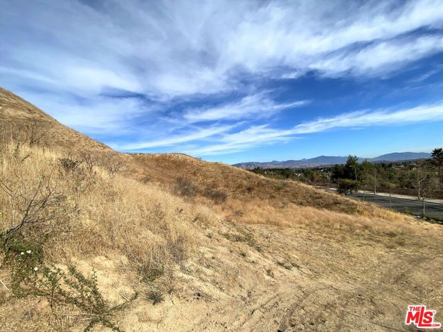 0 Sesnon, Granada Hills CA: https://media.crmls.org/mediaz/9a5aaa4c-a73a-4b34-8d78-19d3fc530d7f.jpg