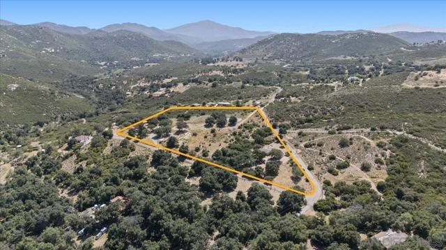 12220 Rebel Wind Rd, Descanso CA: https://media.crmls.org/mediaz/9a5b27e3-9d19-44e8-a1a7-518c84f76a5b.jpg