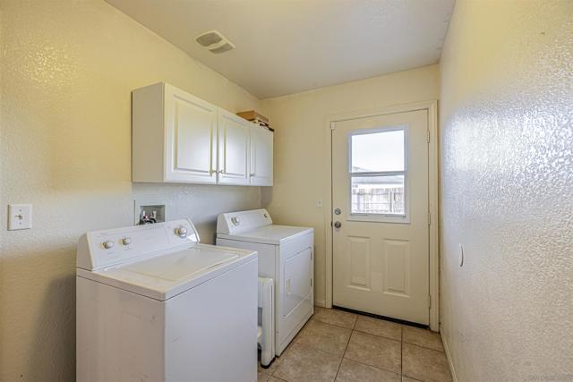 21540 Ives Dr, California City CA: https://media.crmls.org/mediaz/9a5b6f49-daa8-4af4-b813-26cb8b2255eb.jpg