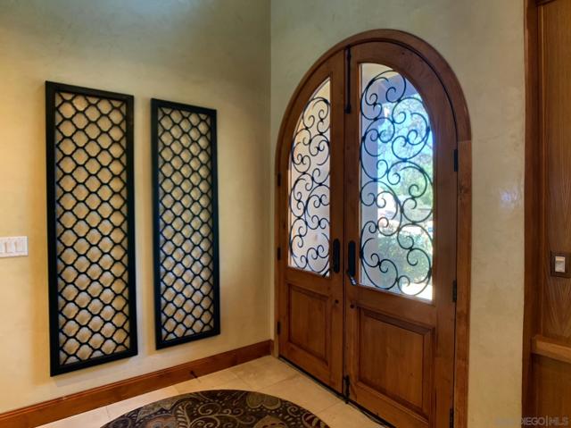1445 Terracita Ln, Alpine CA: https://media.crmls.org/mediaz/9a5b80c8-68e3-4e7e-930a-a607fae0c7d8.jpg
