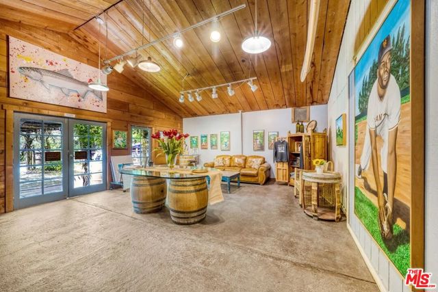 20799 Highway 128, Yorkville CA: https://media.crmls.org/mediaz/9a5cf7d7-fed2-425b-9cd3-f6547bf72124.jpg