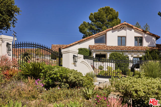 2266 Cold Canyon Road, Calabasas CA: https://media.crmls.org/mediaz/9a5d46bf-ba19-438d-a21d-c68f2e1346f5.jpg