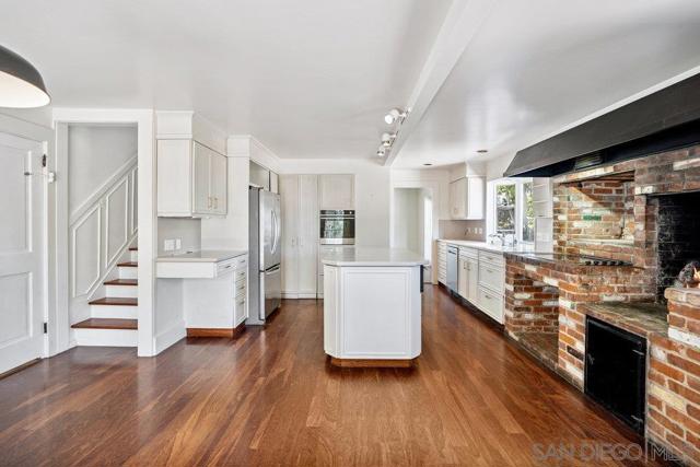 1312 3Rd St, Coronado CA: https://media.crmls.org/mediaz/9a5de4a9-b641-48c2-a5fd-18a451805415.jpg