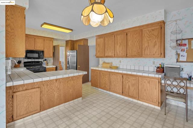 363 Limerick Way, Vacaville CA: https://media.crmls.org/mediaz/9a5e2111-dda3-44e1-a45e-9131de24d958.jpg
