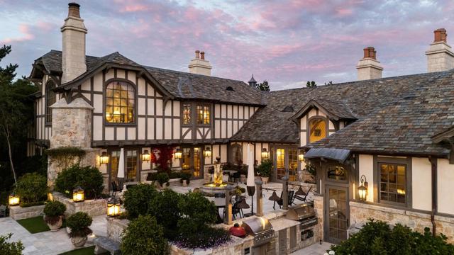 2 La Pradera Lane, Carmel CA: https://media.crmls.org/mediaz/9a5e5047-8941-485c-a730-9b97bd4d56df.jpg