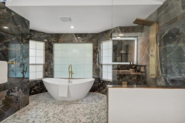 418 Golf Ct, Walnut Creek CA: https://media.crmls.org/mediaz/9a5ee172-8f34-48be-8252-cef97f8c3b15.jpg