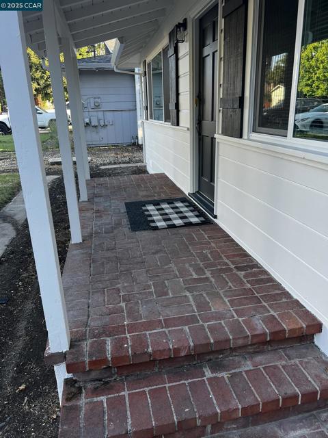 1867 Jacqueline Way, Concord CA: https://media.crmls.org/mediaz/9a5f5276-5d59-4b0c-8e1f-5a9c42800d35.jpg