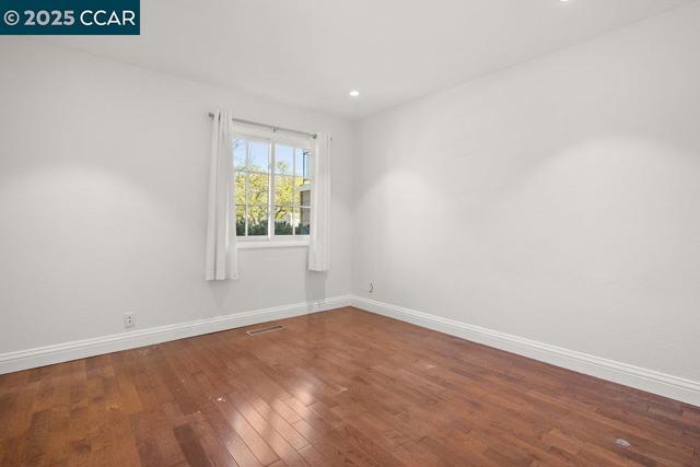 1716 Saint Andrews Drive, Moraga CA: https://media.crmls.org/mediaz/9a5f6be5-4d81-4151-9f0f-7ad47f3f7b79.jpg