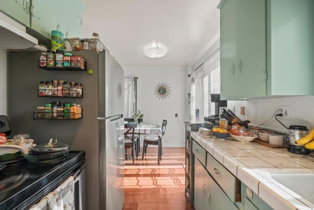 444 Villa Terrace, San Mateo CA: https://media.crmls.org/mediaz/9a5fcf18-40a1-478c-b8b1-50dcdad29e3a.jpg