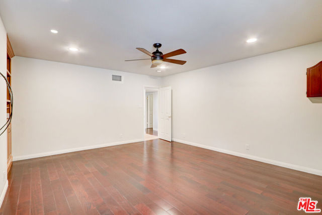 16314 Meadowridge Road, Encino CA: https://media.crmls.org/mediaz/9a603034-582e-4604-a67b-01c8705cc0dc.jpg