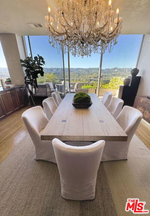 865 Comstock Avenue, Los Angeles CA: https://media.crmls.org/mediaz/9a6088d1-34d3-4fe8-9b3b-fc763bd52bcf.jpg