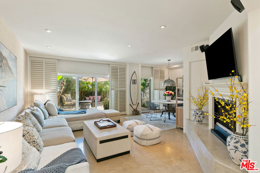 6435 Zumirez Drive #16