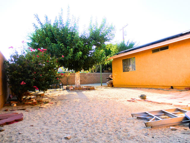 13547 Caliente Drive, Desert Hot Springs CA: https://media.crmls.org/mediaz/9a612cc4-d234-4e72-a723-377d760b3f74.jpg