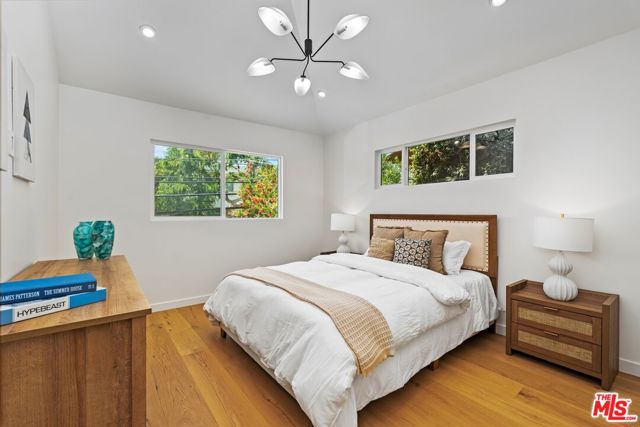 224 N Bundy Drive, Los Angeles CA: https://media.crmls.org/mediaz/9a617390-c0b7-4516-b17e-56756daab66c.jpg