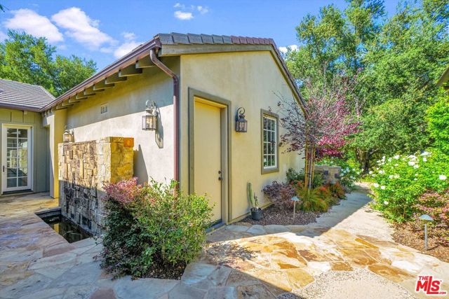 29734 Mulholland Highway, Agoura Hills CA: https://media.crmls.org/mediaz/9a61f5f2-4a5e-4ba1-a4c4-18aec361730f.jpg