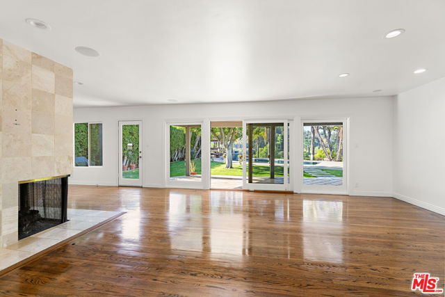 3761 Sheridge Drive, Sherman Oaks CA: https://media.crmls.org/mediaz/9a6224e6-abc1-4299-9516-668e7a927538.jpg