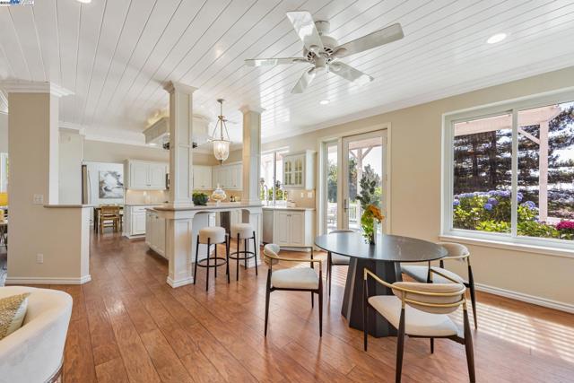 4069 Pergola CT, Castro Valley CA: https://media.crmls.org/mediaz/9a622929-bdf9-49cb-8732-49f3e5fe6a83.jpg